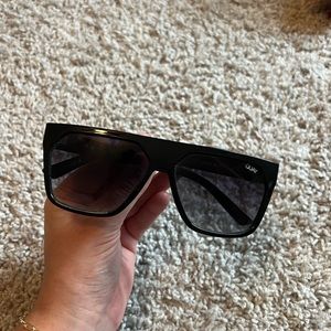 Quay Black Sunnies